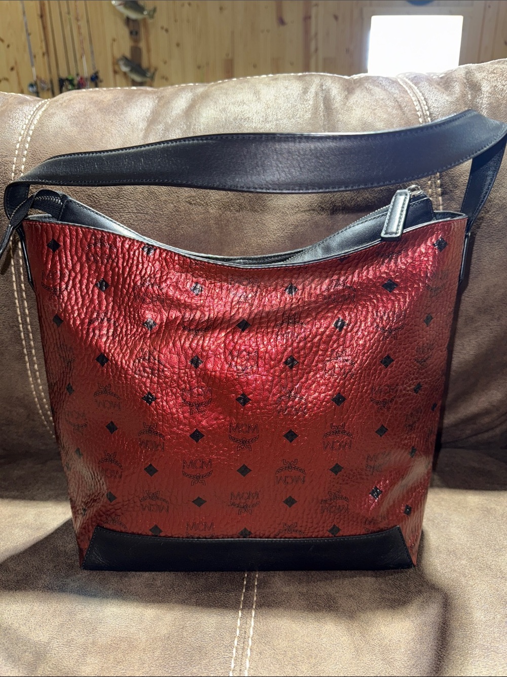 MCM Red Logo-Print Leather Shoulder Bag with Black Trim - Picture 4 of 7